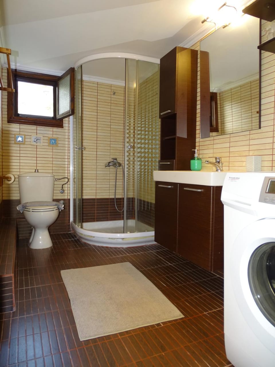 Toilet, Bathroom, washing machine