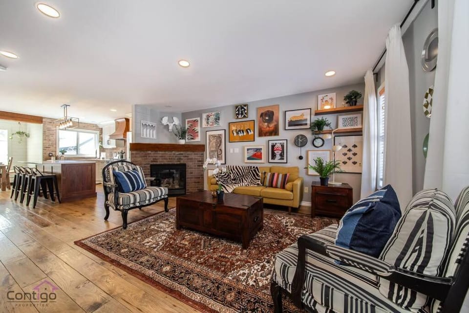 Living room, Seating area
