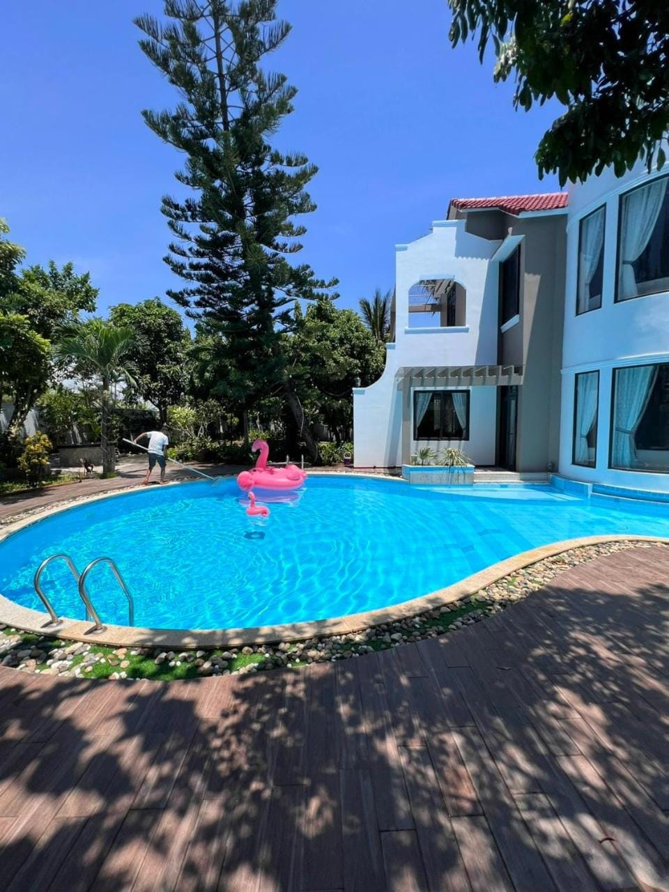 Day, Swimming pool