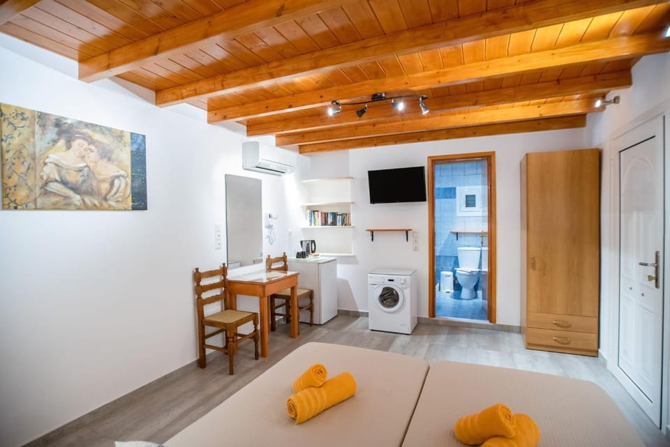 Bedroom, washing machine, air conditioner