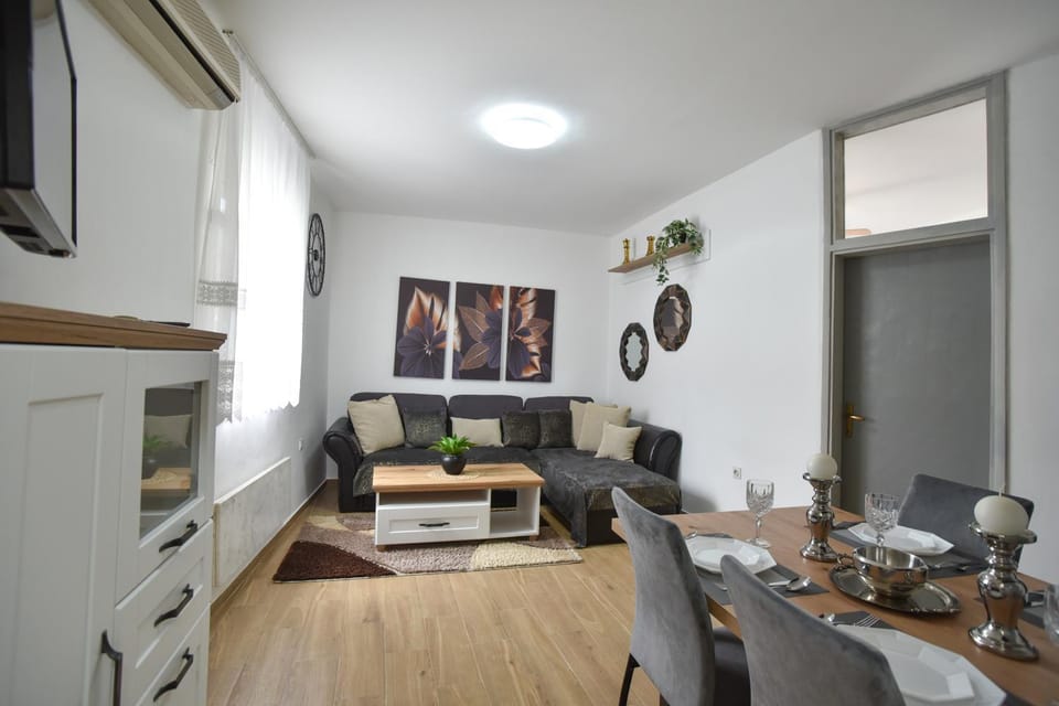 Living room, Lunch