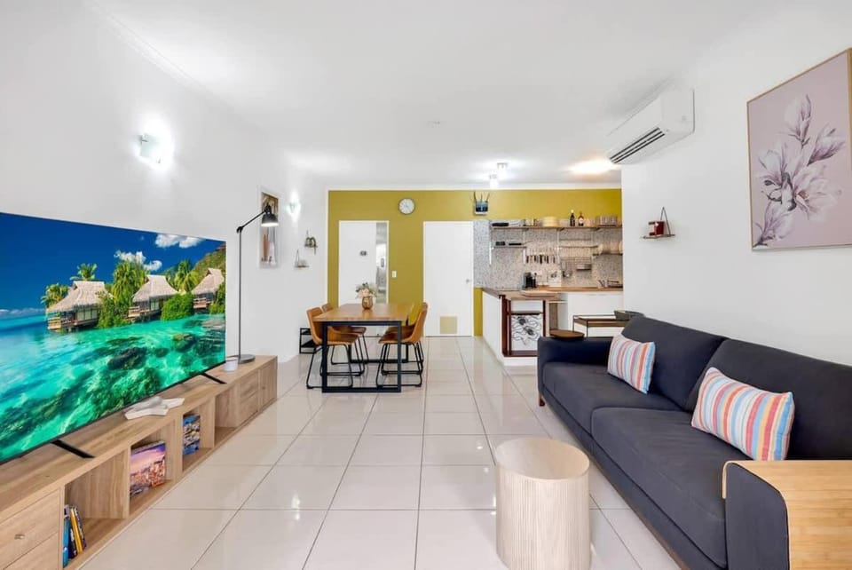 'Bayside Escape' A Short Stroll from the Esplanade Apartment in Cairns