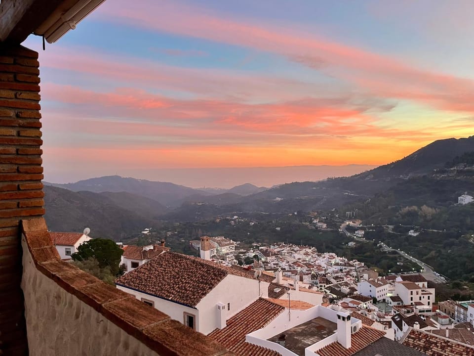 Mountain view, Sea view