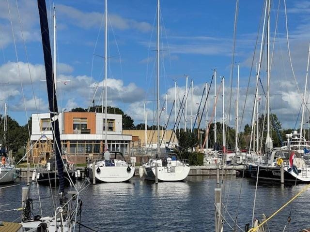 Minicamping Marina Warns Luxury tent in Friesland, Netherlands