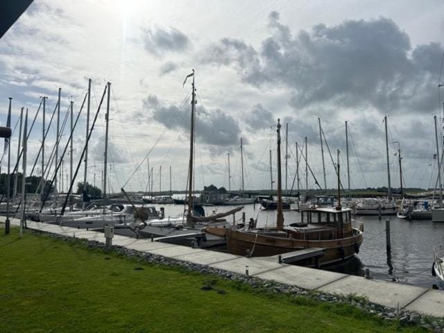 Minicamping Marina Warns Luxury tent in Friesland, Netherlands