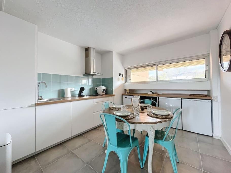 Dining area, dishwasher, oven, stove