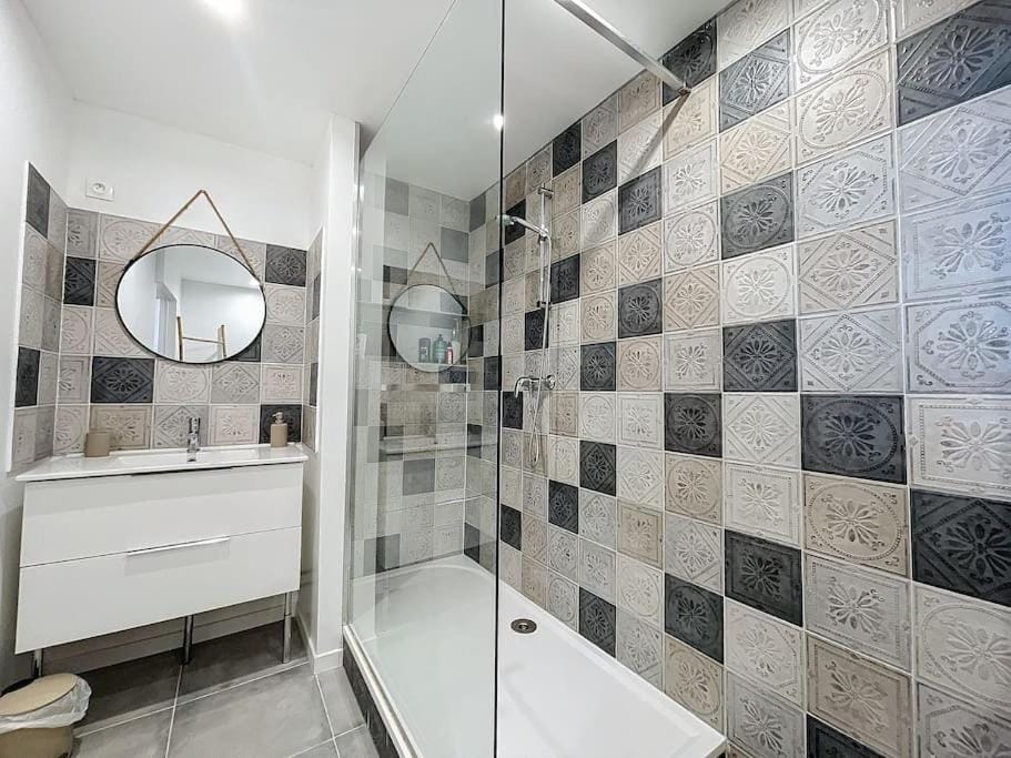 Shower, Bathroom