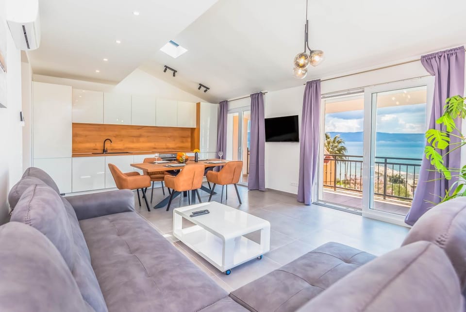 TV and multimedia, Kitchen or kitchenette, Seating area