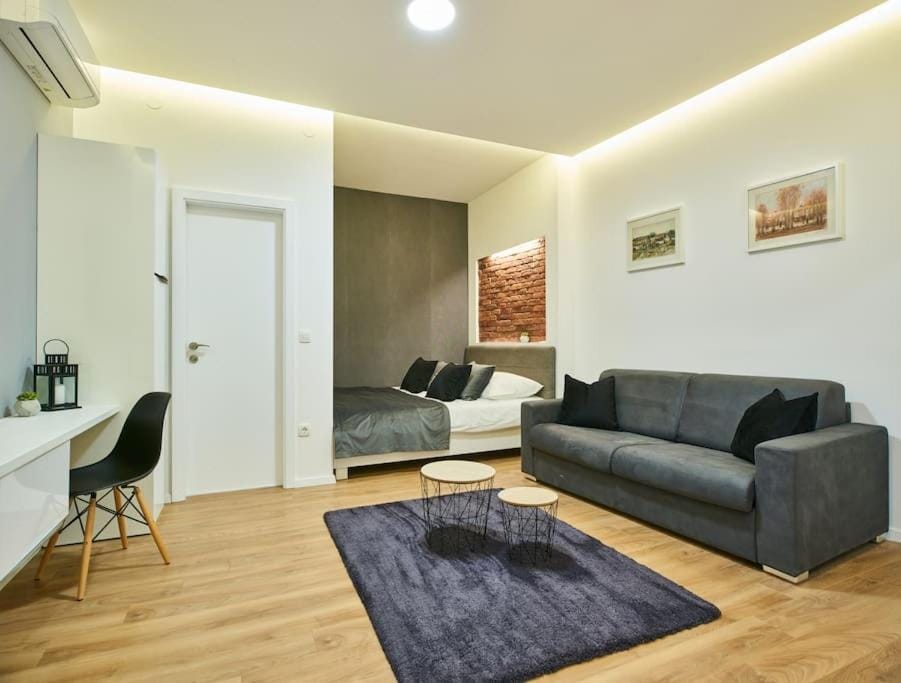 Bed of ROSES 4, designer decor Apartment in City of Zagreb