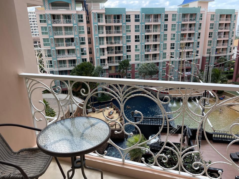 Property building, Day, View (from property/room), Balcony/Terrace
