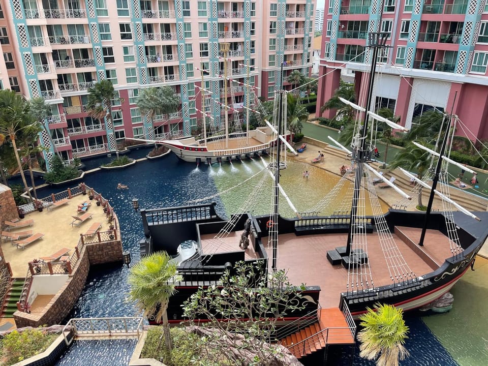 Property building, Nearby landmark, Day, Pool view, Swimming pool