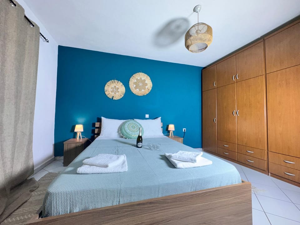 Bed, Bedroom, towels, wardrobe