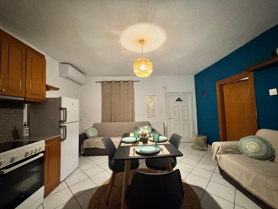 Kitchen or kitchenette, Living room, Seating area, Dining area, oven, stove