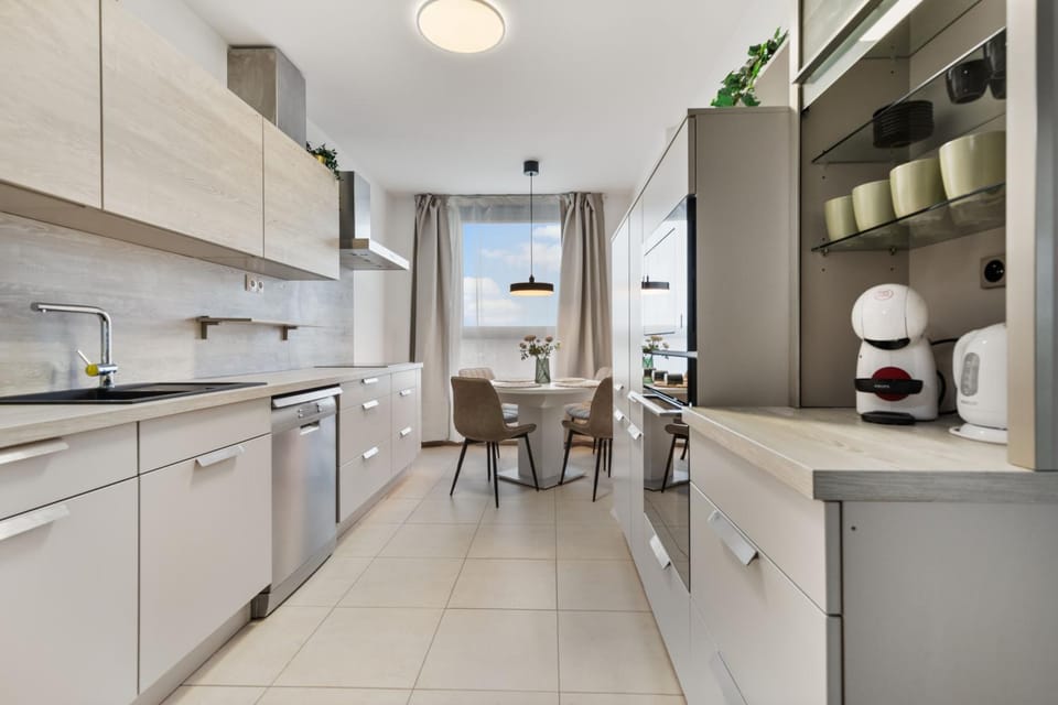 Kitchen or kitchenette, Dining area, dishwasher, minibar, pet friendly, stove