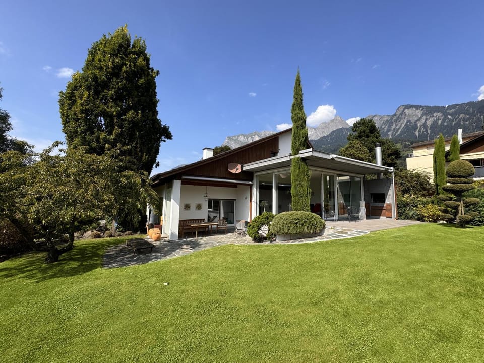 Property building, Patio, Day, Garden, Balcony/Terrace, Garden view, Mountain view