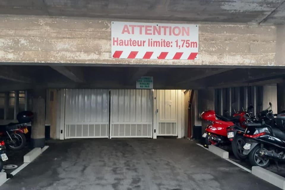 Carte postale sur les îles avec garage privé Apartment in Marseille