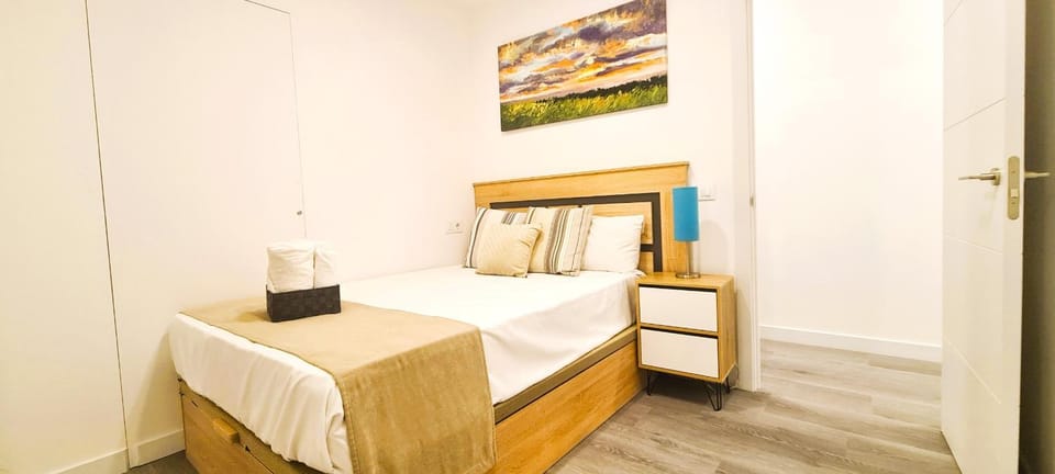 Bed, Photo of the whole room, Bedroom