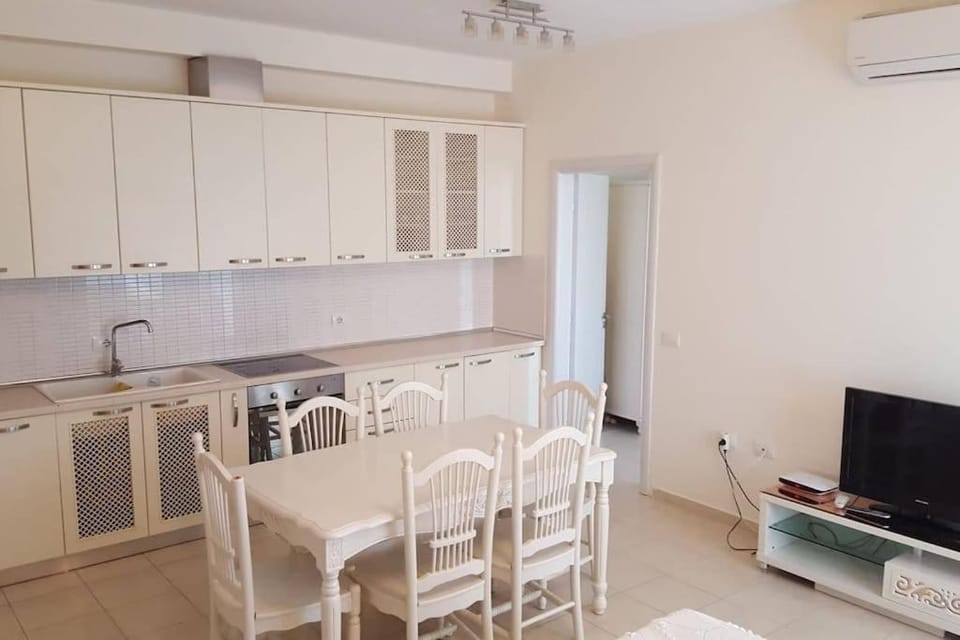 Kitchen or kitchenette, Living room, dishwasher