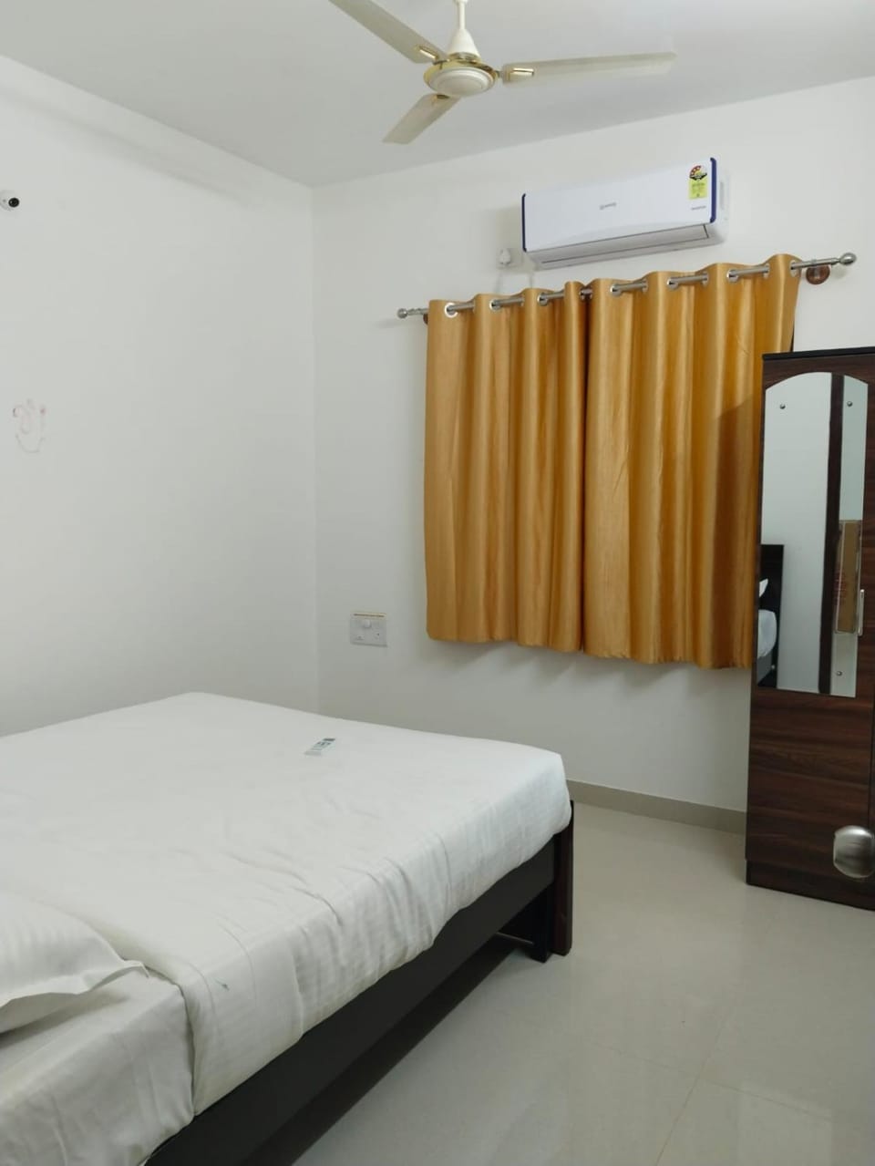 Bedroom, air conditioner