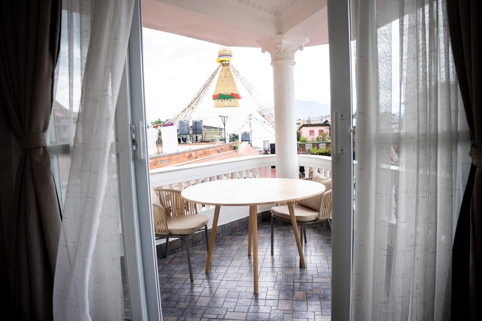 View (from property/room), Balcony/Terrace, Seating area, Landmark view