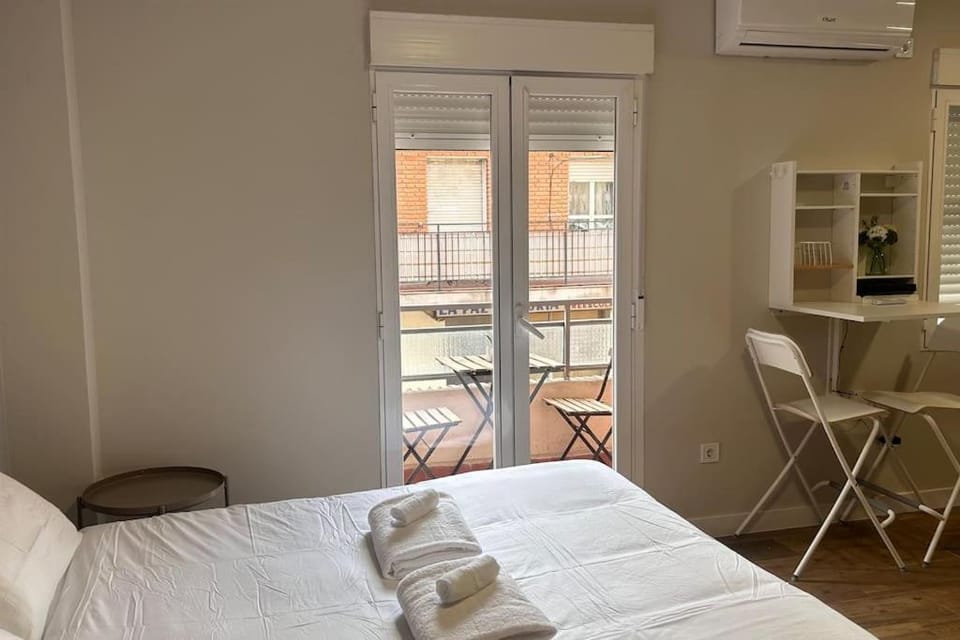 Meta Habitat Ramon Lujan B Apartment in Madrid