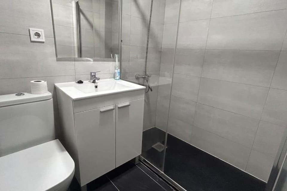 Meta Habitat Ramon Lujan B Apartment in Madrid
