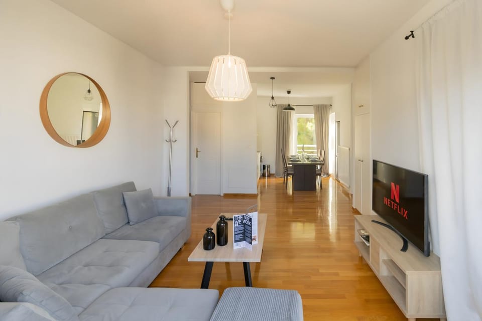 Communal lounge/ TV room, TV and multimedia, Living room, Seating area