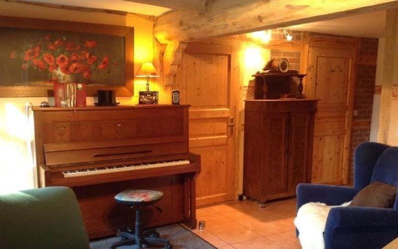 Living room, Seating area, oven