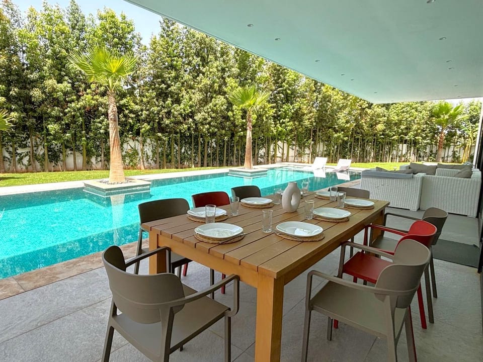 Patio, Day, Garden, Dining area, Garden view, Pool view, Swimming pool, sunbed