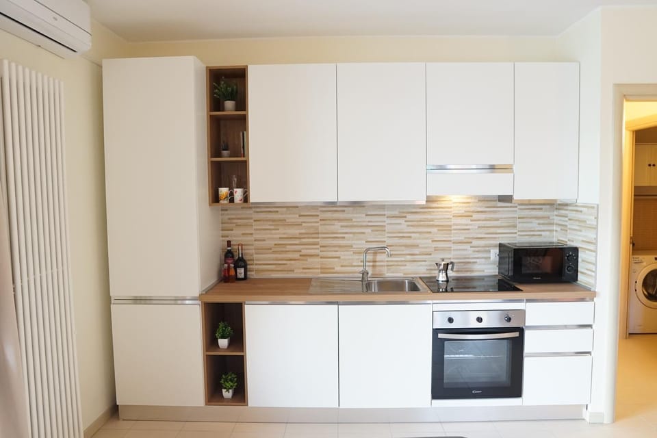 Kitchen or kitchenette, Kitchen or kitchenette
