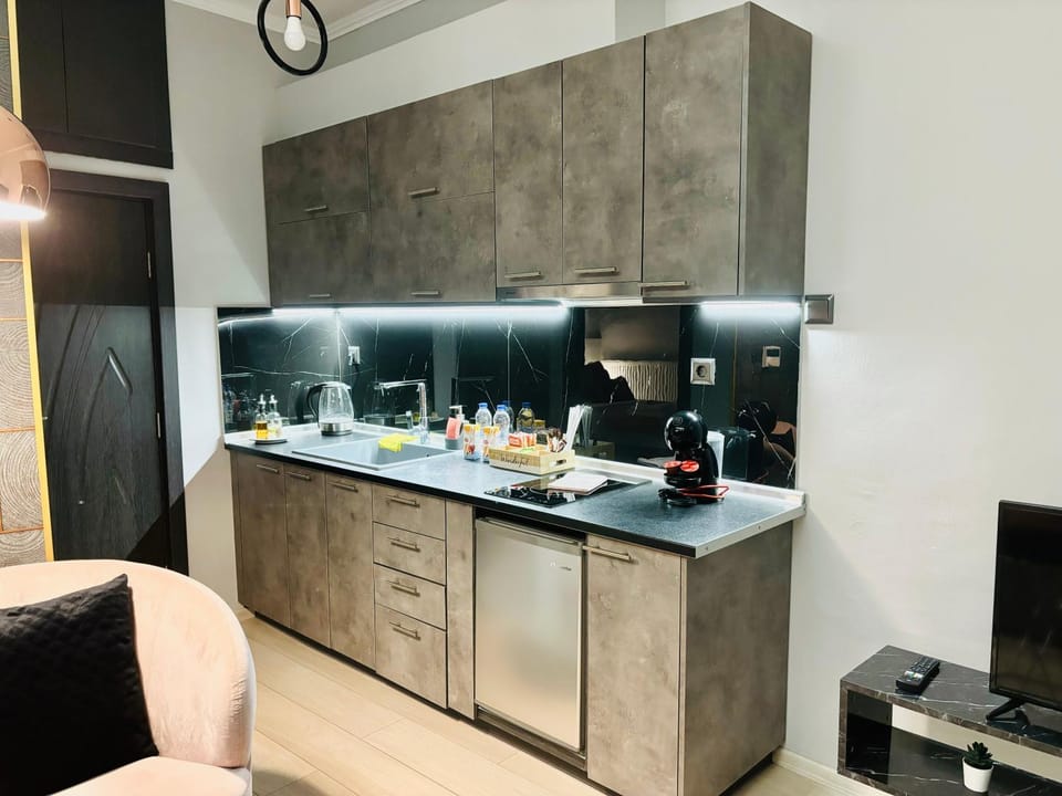 Coffee/tea facilities, Kitchen or kitchenette, Food and drinks, Food, minibar, stove