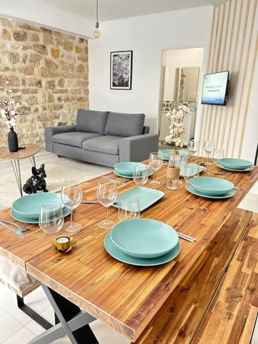Living room, Seating area, Dining area