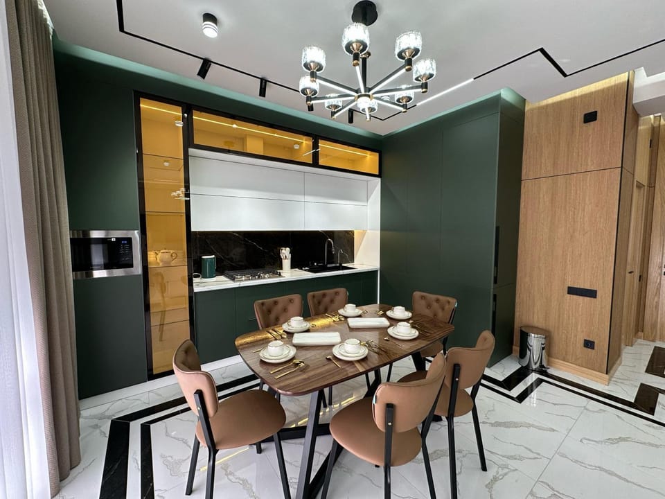 Kitchen or kitchenette, Dining area