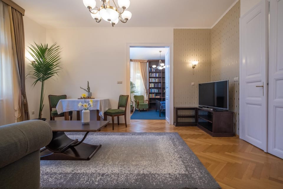 Communal lounge/ TV room, Communal lounge/ TV room