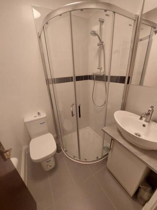 Newly refurbished studio Apartment in London