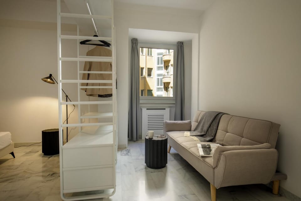 Coffee/tea facilities, Bedroom, Inner courtyard view, internet, wardrobe, air conditioner