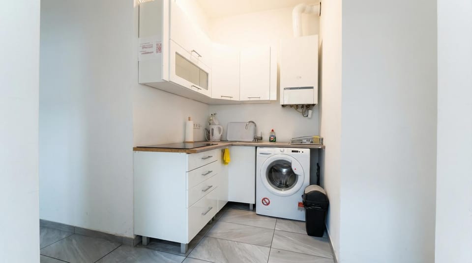 Kitchen or kitchenette, stove, washing machine