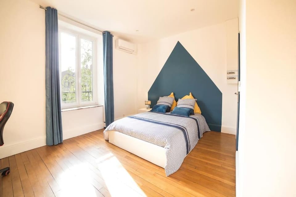 Bed, Photo of the whole room, Bedroom