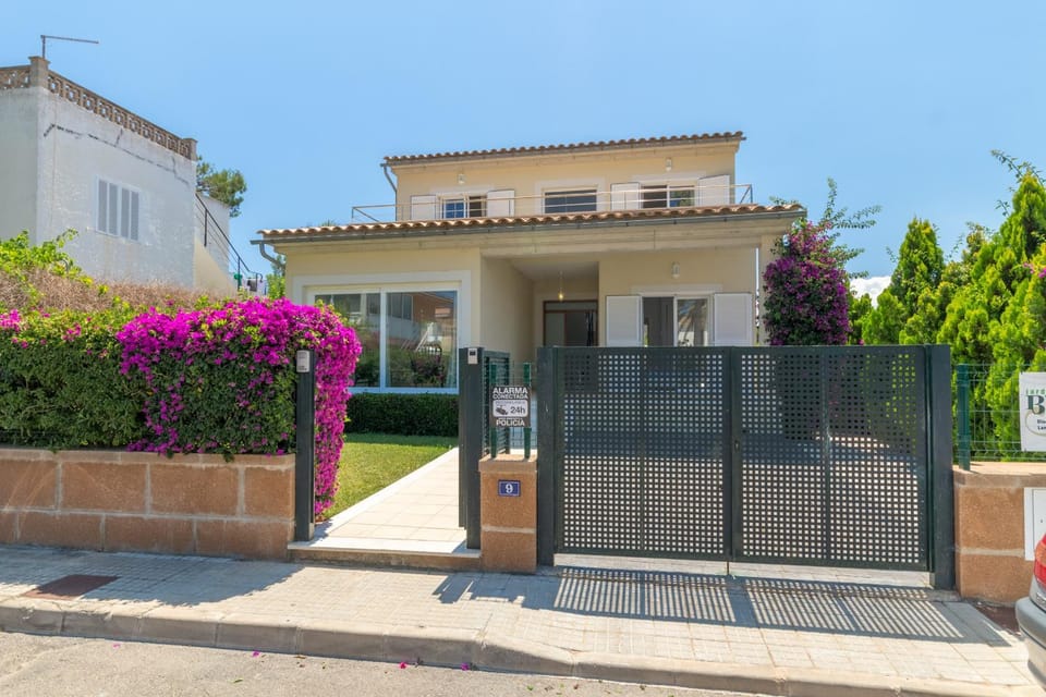 Property building, Facade/entrance, Off site
