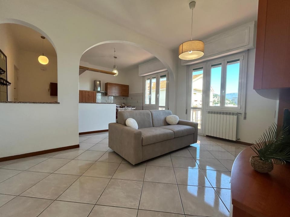 Kitchen or kitchenette, Living room, Seating area