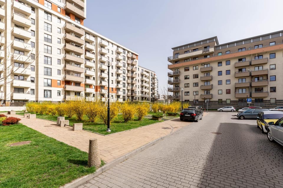 Property building, Neighbourhood, Location