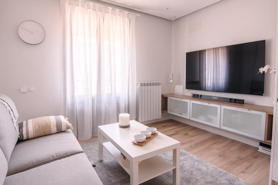 Communal lounge/ TV room, TV and multimedia, Living room, Seating area