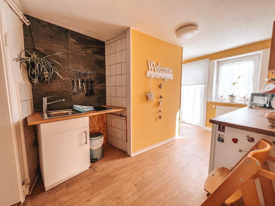 Kitchen or kitchenette, dishwasher, oven, pet friendly, stove