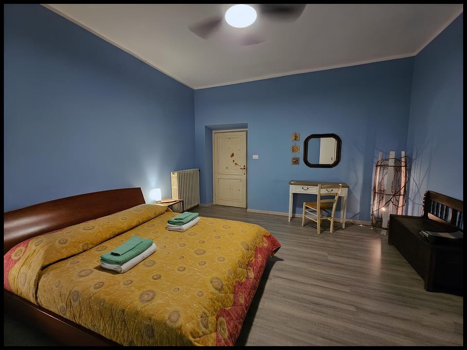 Spring, Bed, Winter, Summer, View (from property/room), Photo of the whole room, Bedroom, Autumn, Guests, Seasons, children, young children, older children, Family, furniture, heating, locker, towels, towels