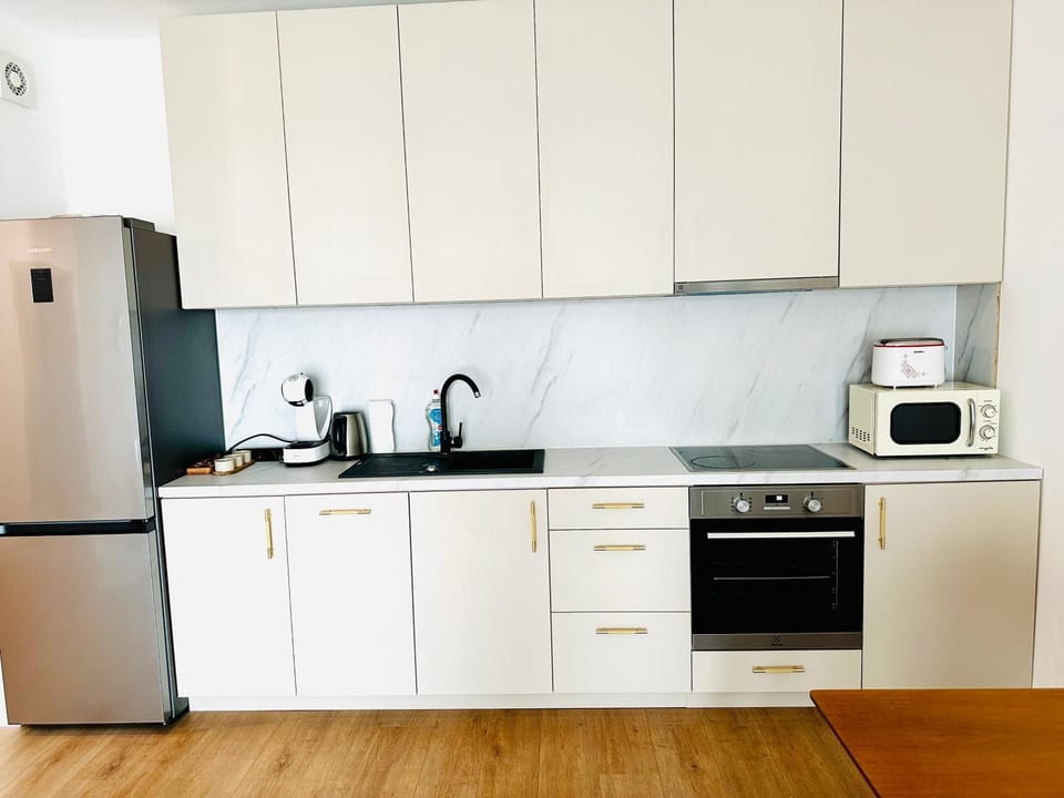 Coffee/tea facilities, Kitchen or kitchenette, dishwasher, oven, stove, toaster