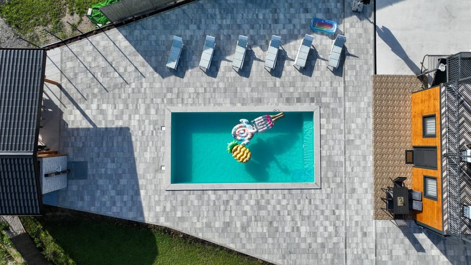 Day, Pool view, Swimming pool, sunbed