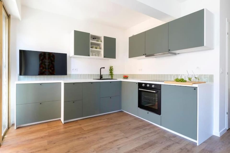 1BR design balcony Nice center Tram & 10mins Mer Apartment in Nice
