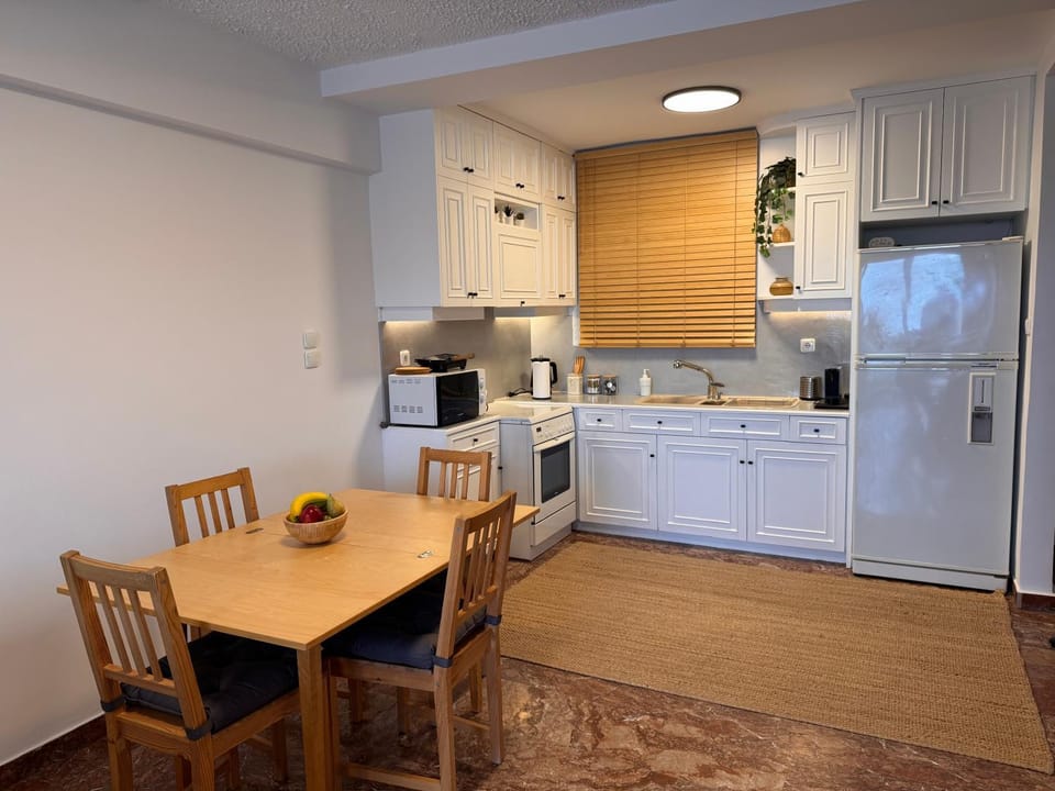 Coffee/tea facilities, Kitchen or kitchenette, Dining area