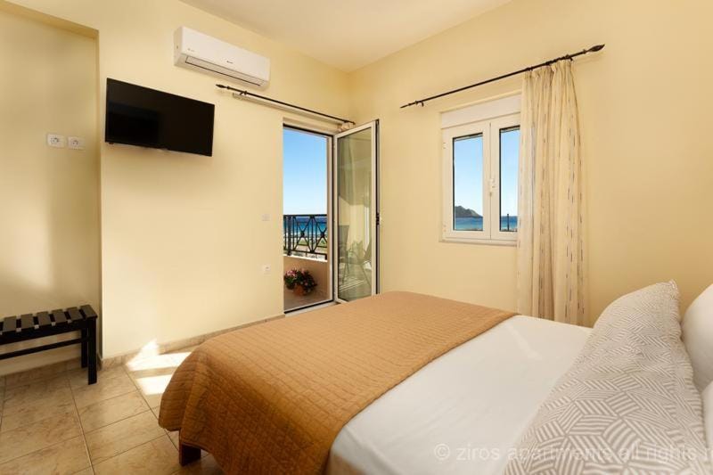 Bed, TV and multimedia, Bedroom, air conditioner