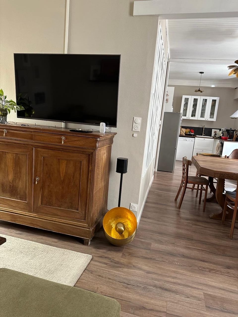 Communal lounge/ TV room, TV and multimedia, Living room, Seating area, Dining area